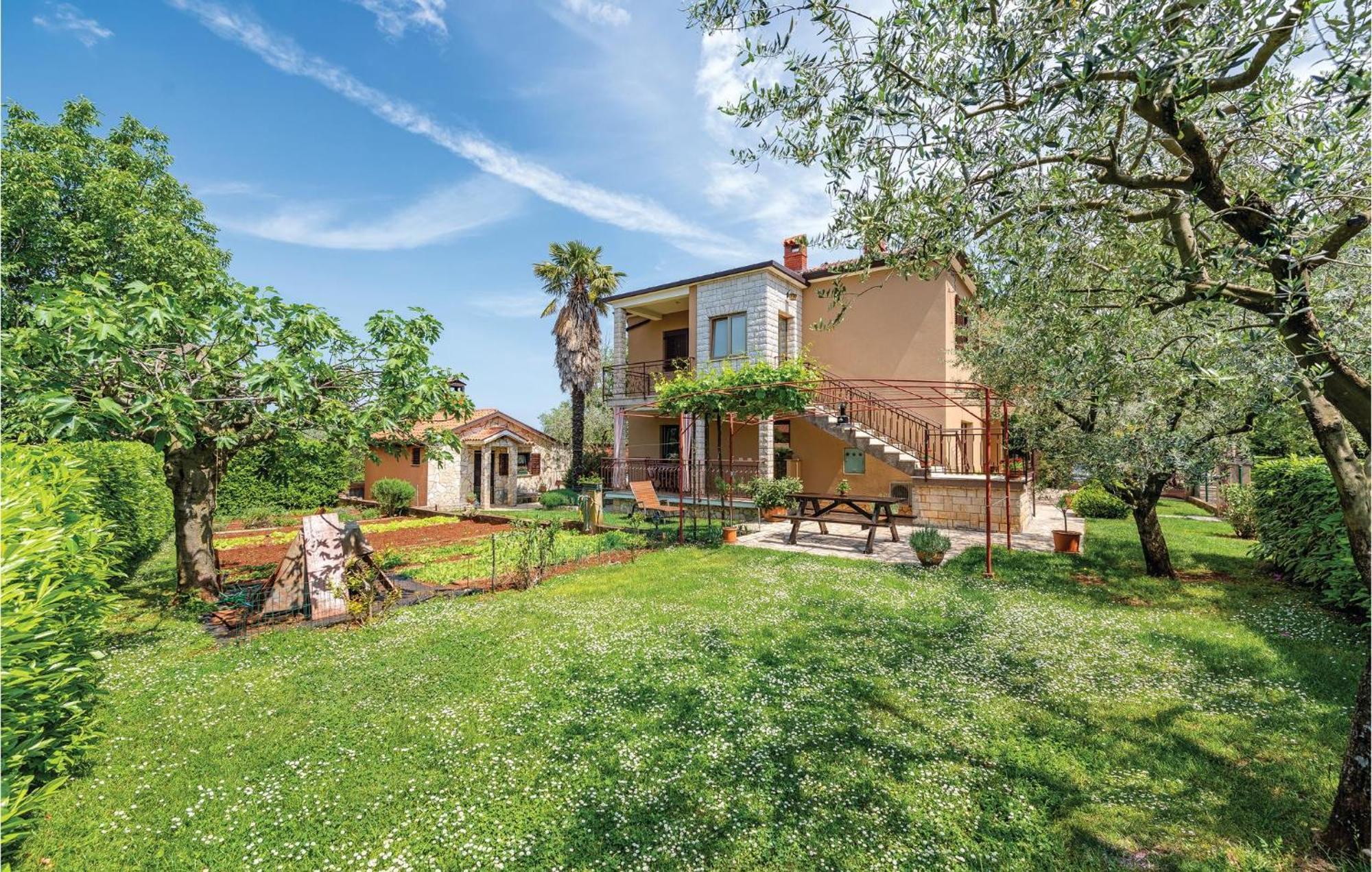 Stunning Apartment In Umag With Wifi Exteriör bild
