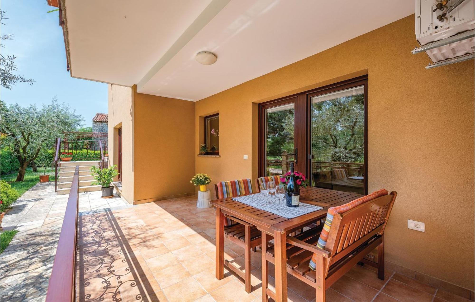 Stunning Apartment In Umag With Wifi Exteriör bild