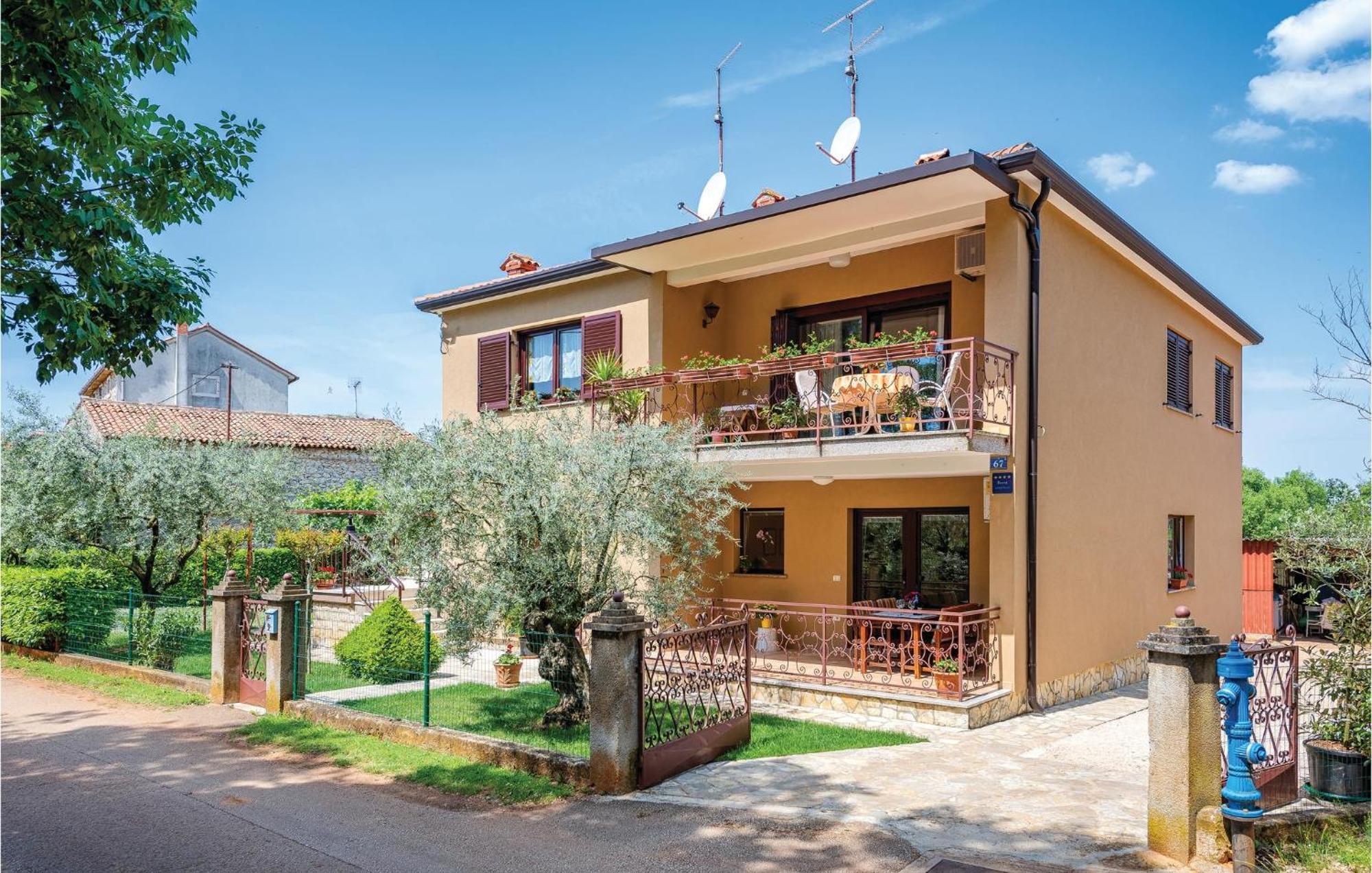 Stunning Apartment In Umag With Wifi Exteriör bild