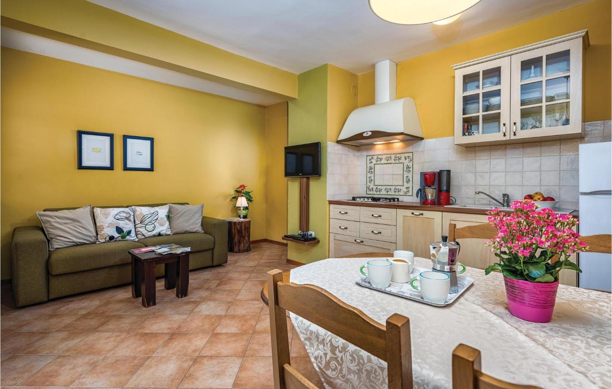Stunning Apartment In Umag With Wifi Exteriör bild