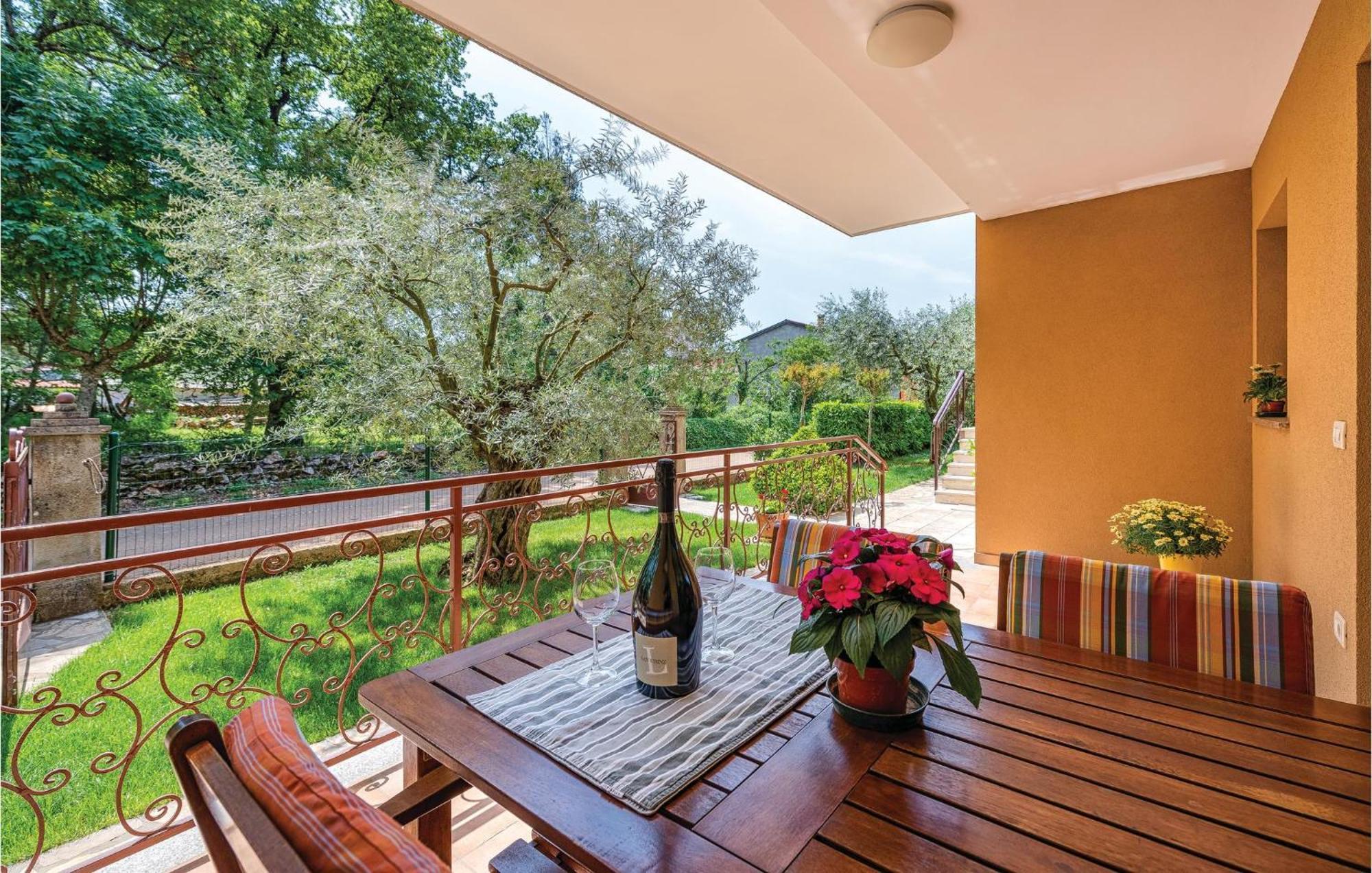Stunning Apartment In Umag With Wifi Exteriör bild